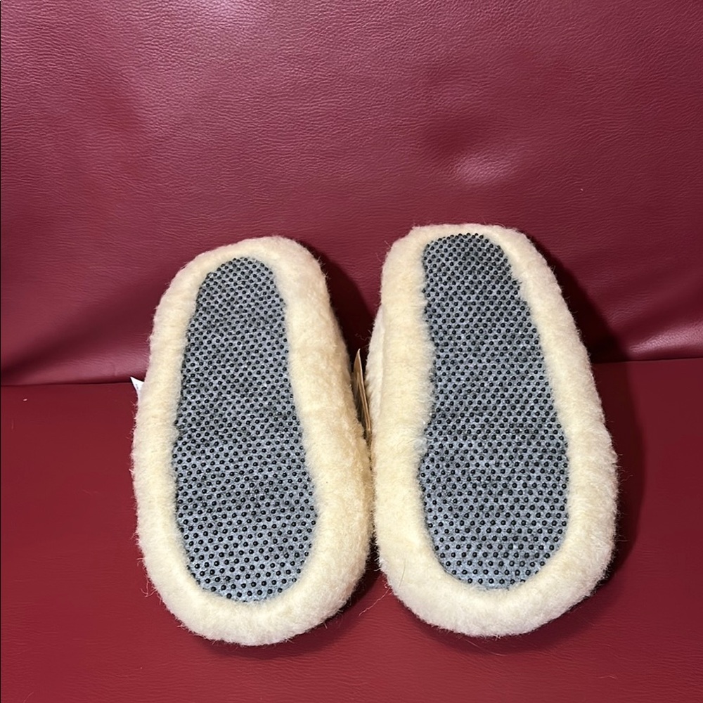 Wool Slippers - Picture 3 of 5